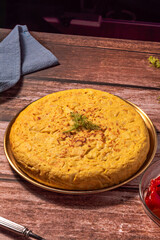 Navarrese-style potato omelet, with clearly differentiated ingredients but perfectly integrated into the whole