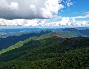 Fototapeta premium Mountain vista under a partly cloudy sky (1)