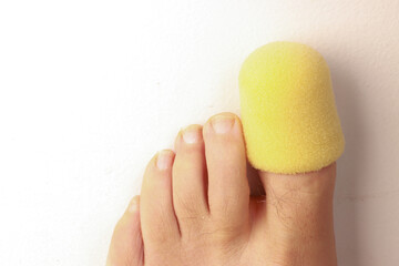 Men wearing a toe cap to protect his big toe from Ingrown nail pain and discomfort