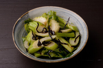 セロリと塩昆布のごま油和え