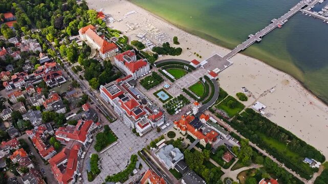 Skwer Kuracyjny Square leads to Sopot Pier with summer crowd and beach vibes
