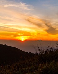 Obraz premium Sunrise over mountain peaks