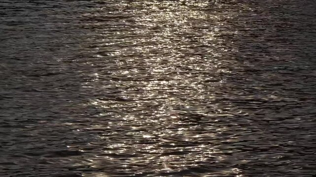 윤슬, Sunlight reflection on rippling water surface