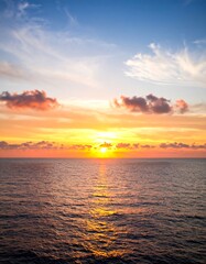 Obraz premium Sunset over the ocean