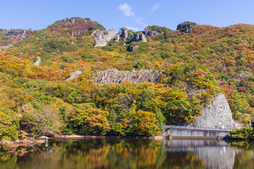 日本の風景・秋　香川県小豆島　紅葉の寒霞渓　猪口池