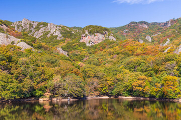 日本の風景・秋　香川県小豆島　紅葉の寒霞渓　猪口池