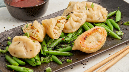 Momos with tofu and cabbage