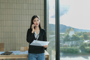 Fototapeta premium orporate leader negotiating a deal on the phone, symbol of power, leadership, and success.
