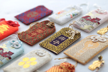 捨てれずに処分に困ったたくさんの御守り