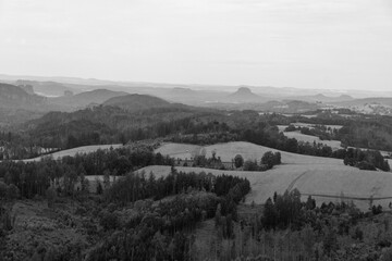 Blick vom eifbergturm bei Hinterhermsdorf in das Elbsandsteingebirge