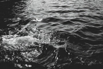 Naklejka premium Gray-scale water, waves, splash