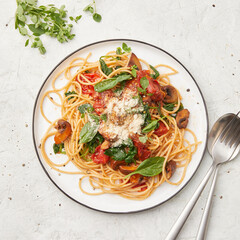 Spaghetti with mushrooms and spinach