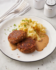 Lentil patties with mashed potatoes