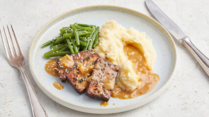 Green beans with tofu and mashed potatoes