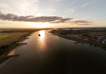 Schiff Rhein Fluß am Abend Aerials Drohne