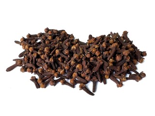 Obraz premium A pile of fresh dried brown cloves isolated on white background. Spice cloves. Close up of dried aromatic clove flower buds.