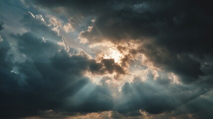 Obraz premium Dramatic Clouds and Sun Rays, Sky Overcast Weather Displaying Atmospheric