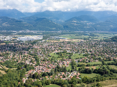 Panorama de la ville de Bernin en Isere dans les alpes francais
