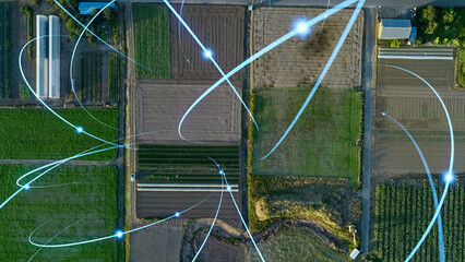 農地の空撮と通信ネットワークのコンセプト