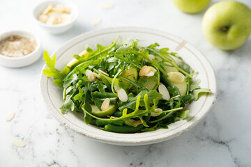 Arugula salad with green apple and almond flakes