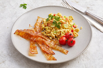 Scrambled egg with bacon vegan