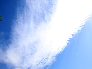 Cielo con striscia di nuvole