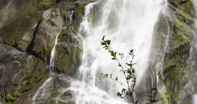 The roar of water, a trip to the Nardis Falls