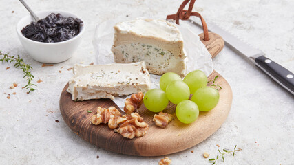 Camembert cranberries and red wine