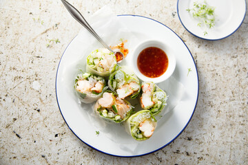 Fresh rolls with shrimps and chilli sauce