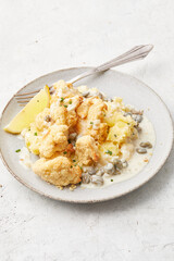 Potatoes with cauliflower and caper dressing