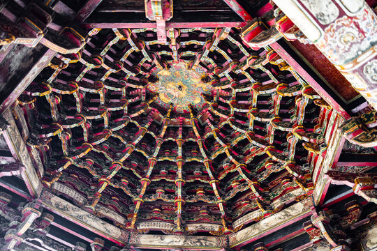 the essence of traditional Taiwanese temple architecture&mdash;the caisson ceiling