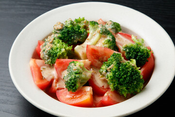 ブロッコリーとトマトのサラダ