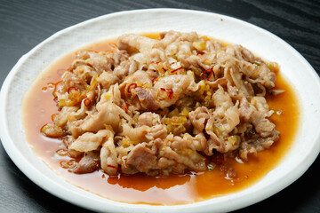 豚バラのニンニク醤油炒め