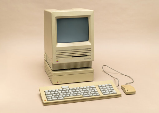 Apple Macintosh SE with Apple SCSI (SC) 20 MB Hard Disk from 1987