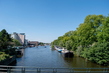Obraz premium Beautiful cityscape view of the city of Amsterdam as seen from the canal and bridges.