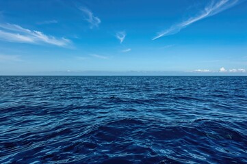 Fototapeta premium The line where the ocean meets the sky