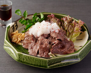 牛肉ハラミ焼き、おろしポン酢ソース