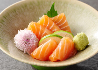 サーモンの刺身