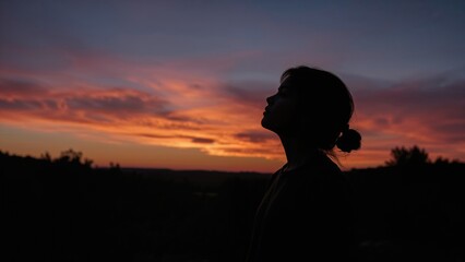 Fototapeta premium Outline of a female figure during twilight