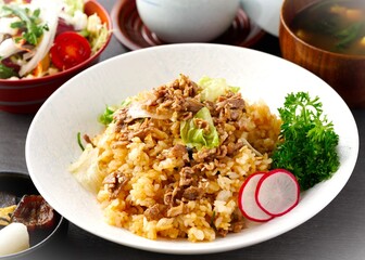 牛肉とレタスのチャーハン