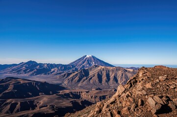 The height of the volcanic peak reaches 3718 meters.
