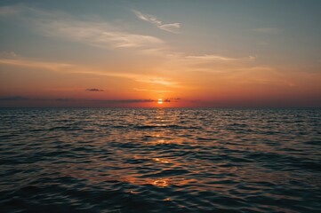 Obraz premium Sunset Over the Sea