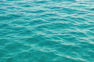 Obraz premium Serene water surface with undulating waves as a backdrop