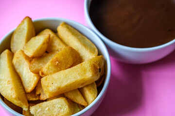 Chunky Fried Chips With Beef Gravy