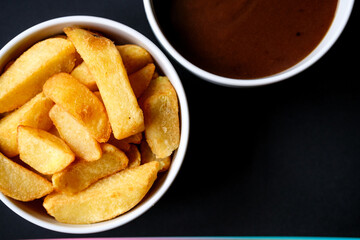 Chunky Fried Chips With Beef Gravy