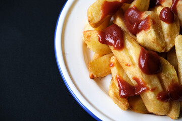  Chunky Chips With Tomato Ketchup Sauce