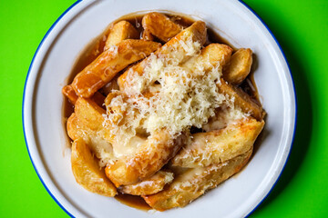 Chunky Chips With Melted Cheese And Gravy