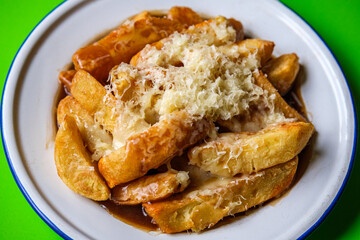 Chunky Chips With Melted Cheese And Gravy