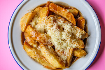 Chunky Chips With Melted Cheese And Gravy