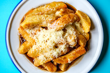 Chunky Chips With Melted Cheese And Gravy